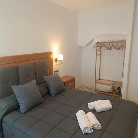 Al-Qazeres Suites Caces Exterior foto