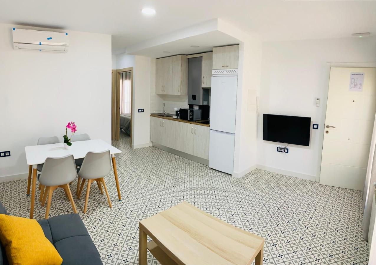 Al-Qazeres Suites Caces Exterior foto